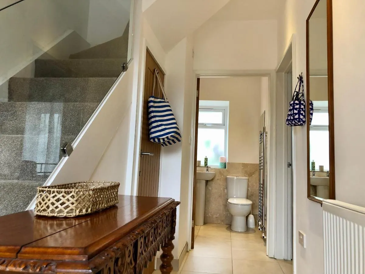 Cosy Cottage, Short Walk To Southbourne Beach And Restaurants Bournemouth 0*,  Regno Unito